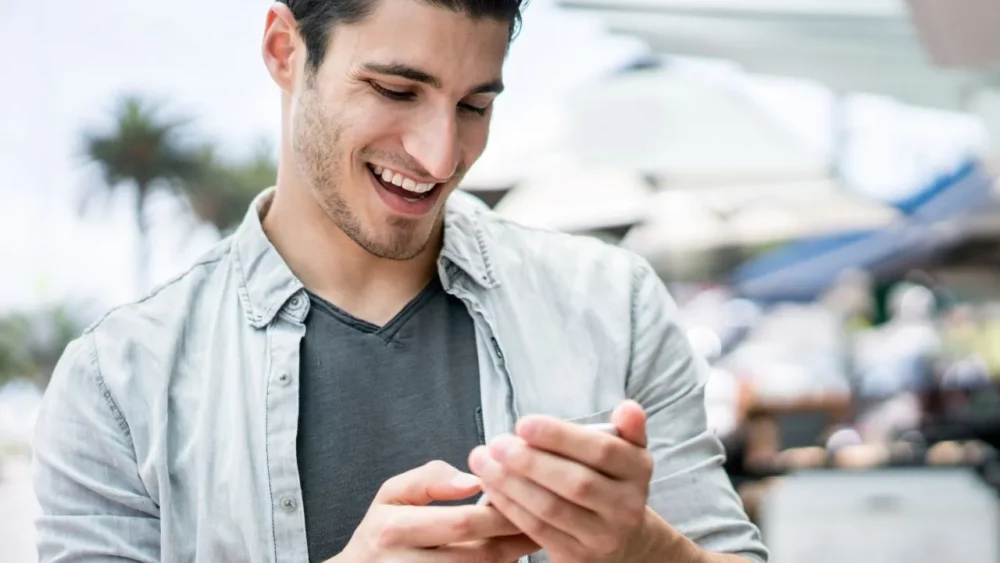 Saiba como antecipar seu salário via app