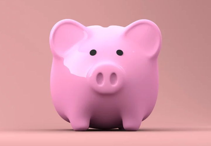 cofrinho de porco rosa usado para guardar dinheiro
