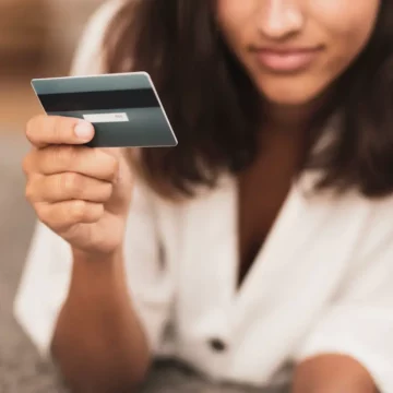 Cartão de crédito com score 300: 5 opções reais