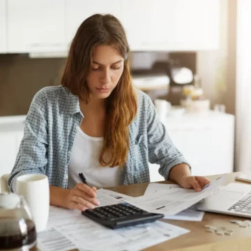 Como sair das dívidas: 9 dicas para começar a ficar com saldo positivo e nome limpo