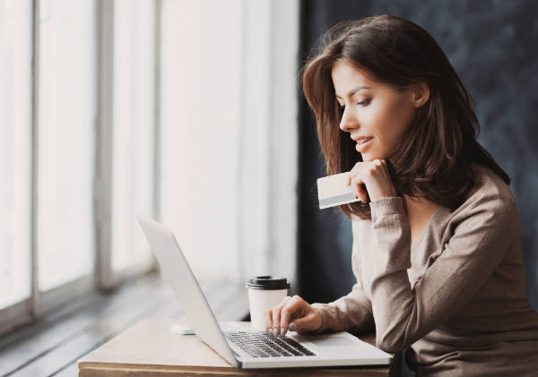 Pagar conta com cartão de crédito é uma boa alternativa?